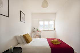 私人房间 正在以 €425 的月租出租，其位于 Odivelas, Rua Paiva Couceiro