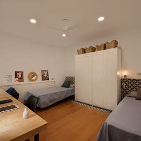 Shared room for rent for €639 per month in Barcelona, Carrer de Balmes