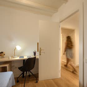 Private room for rent for €789 per month in Barcelona, Carrer de Balmes