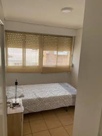 Private room for rent for €190 per month in Castelló de la Plana, Carrer l'Illa