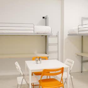 Mehrbettzimmer zu mieten für 590 € pro Monat in Madrid, Plaza de Chamberí