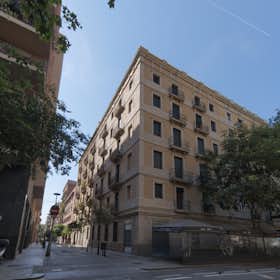 Apartment for rent for €2,650 per month in Barcelona, Carrer del Consell de Cent