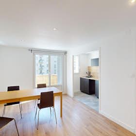 Appartement te huur voor € 690 per maand in Grenoble, Boulevard Maréchal Joffre