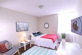 私人房间 正在以 $1,970 的月租出租，其位于 Boston, Bronsdon St