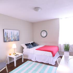 私人房间 正在以 $1,971 的月租出租，其位于 Boston, Bronsdon St