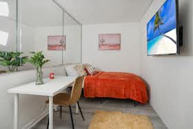 Отдельная комната сдается в аренду за $1,061 в месяц в North Bay Village, West Dr
