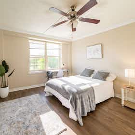 私人房间 正在以 $866 的月租出租，其位于 New Orleans, Esplanade Ave
