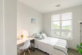 私人房间 正在以 $2,144 的月租出租，其位于 Brighton, Washington St