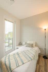 私人房间 正在以 $1,927 的月租出租，其位于 Brighton, Washington St