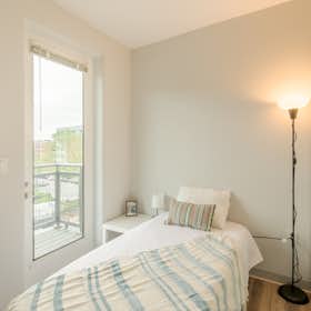 私人房间 正在以 $1,928 的月租出租，其位于 Brighton, Washington St