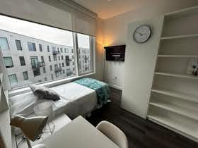 Отдельная комната сдается в аренду за 1 573 € в месяц в East Boston, Addison St