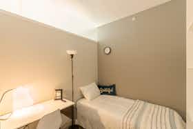 私人房间 正在以 $1,624 的月租出租，其位于 Brighton, Washington St