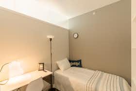 私人房间 正在以 $1,170 的月租出租，其位于 Brighton, Washington St