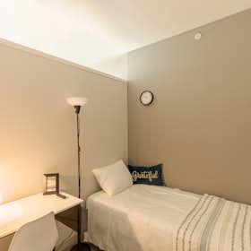 私人房间 正在以 $1,625 的月租出租，其位于 Brighton, Washington St