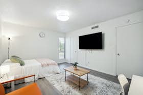 Отдельная комната сдается в аренду за $953 в месяц в Austin, Red River St