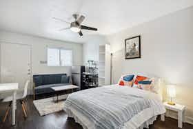 Приватна кімната за оренду для $1,040 на місяць у Austin, Red River St