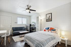 Отдельная комната сдается в аренду за $1,040 в месяц в Austin, Red River St