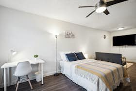 Отдельная комната сдается в аренду за $1,148 в месяц в Austin, Red River St