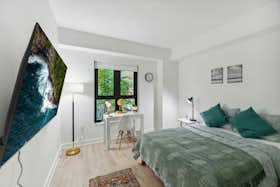 Отдельная комната сдается в аренду за $1,495 в месяц в Washington, D.C., Clifton St NW