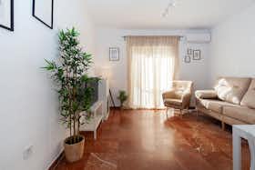 公寓 正在以 €1,080 的月租出租，其位于 Sevilla, Calle Rafael González Abreu