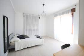 Privé kamer te huur voor € 510 per maand in Modena, Via Giuseppe Soli