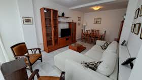 Mieszkanie do wynajęcia za 990 € miesięcznie w mieście San Fernando, Calle Arenal