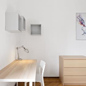 Private room for rent for €620 per month in Milan, Largo Giovanni Battista Scalabrini