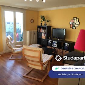 Appartement for rent for € 650 per month in Saint-Étienne, Rue du Rozier