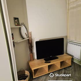 Private room for rent for €480 per month in Jouy-le-Moutier, Rue des Marleines