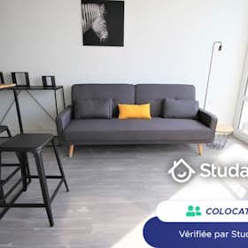 Private room for rent for €550 per month in Lille, Rue Ladrière