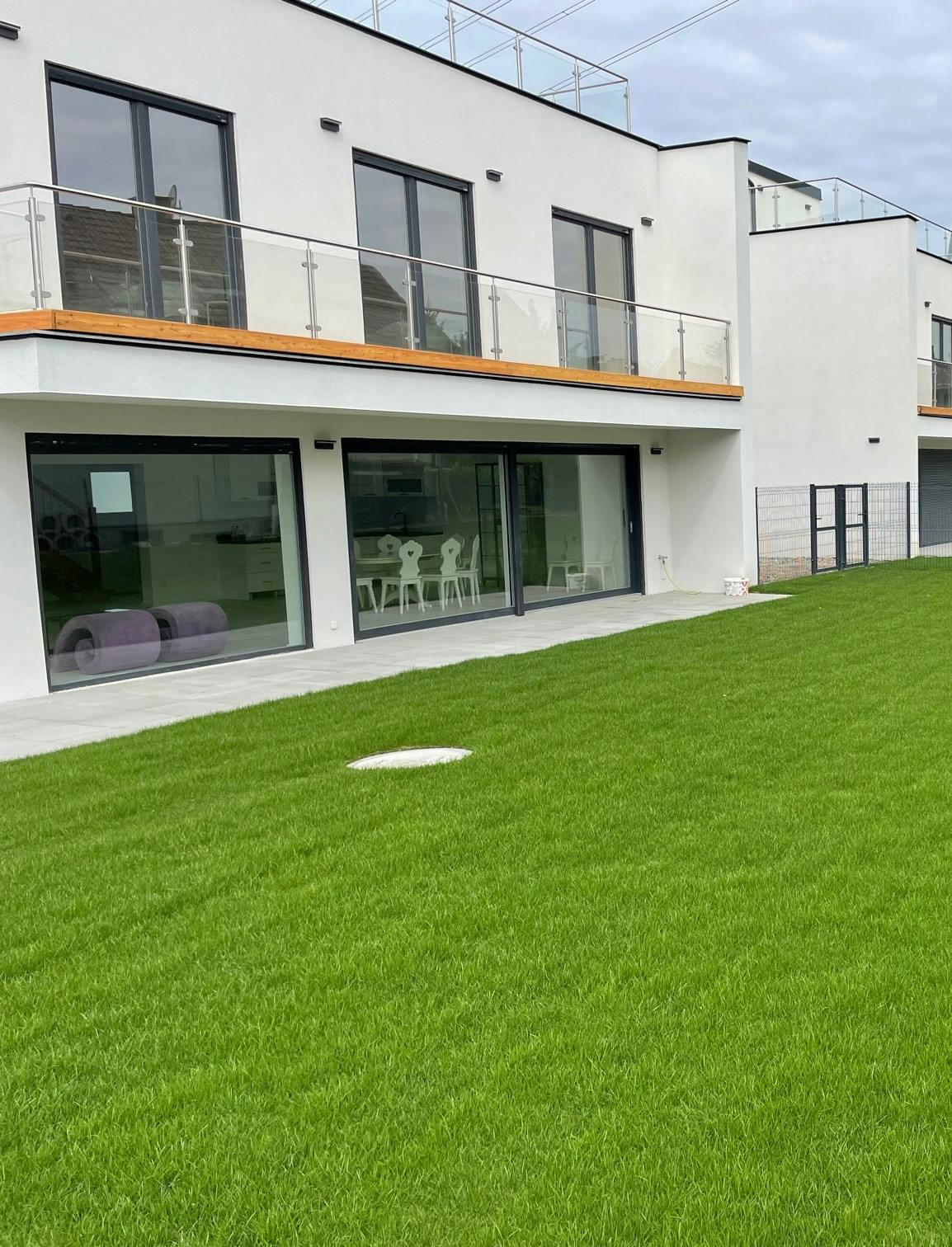 House for rent for €4,250 per month in Langenzersdorf, Praunstraße