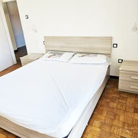 私人房间 正在以 €600 的月租出租，其位于 Padova, Via Giovanni Antonio Magini