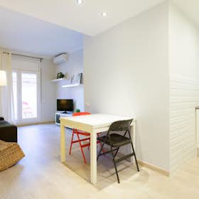 Apartment for rent for €1,300 per month in Barcelona, Carrer de Freixures