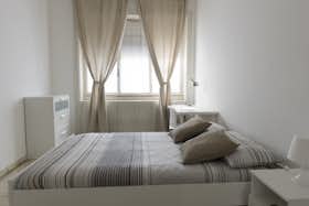Private room for rent for €630 per month in Milan, Viale Piceno