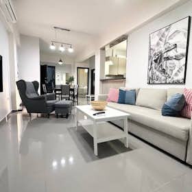 Mieszkanie do wynajęcia za 1450 € miesięcznie w mieście Piraeus, Platonos
