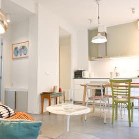 Apartment for rent for €2,200 per month in Madrid, Calle del Amparo