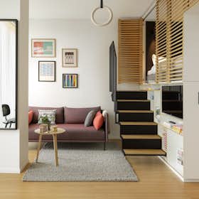 Studio for rent for €1 per month in Paris, Avenue de la Porte de Clichy
