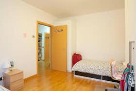 Mehrbettzimmer zu mieten für 375 € pro Monat in Milan, Piazzale Egeo