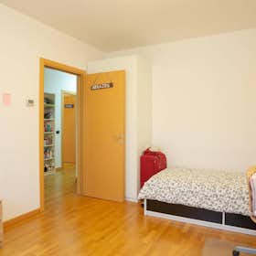Cameră comună de închiriat pentru 375 EUR pe lună în Milan, Piazzale Egeo