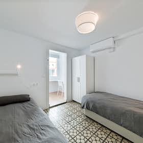 Shared room for rent for €610 per month in Barcelona, Carrer de Còrsega