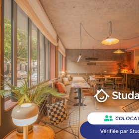 Private room for rent for €1,270 per month in Paris, Rue Neuve des Boulets