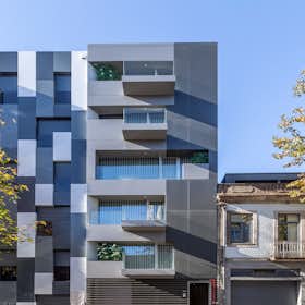 Building for rent for €1,600 per month in Porto, Rua de Faria Guimarães