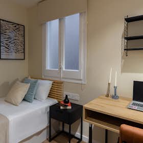 Private room for rent for €806 per month in Barcelona, Carrer de Còrsega