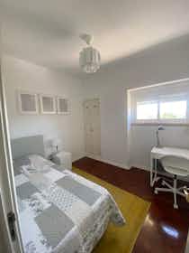 Отдельная комната сдается в аренду за 450 € в месяц в Sintra, Rua do Espírito Santo