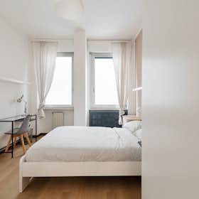 Private room for rent for €684 per month in Milan, Via Ernesto Breda