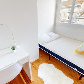 Private room for rent for €595 per month in Bordeaux, Rue Joseph Faure