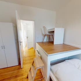 Private room for rent for €595 per month in Bordeaux, Rue Joseph Faure