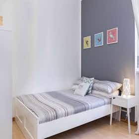 WG-Zimmer zu mieten für 525 € pro Monat in Cesano Boscone, Via dei Salici