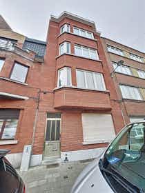 Apartment for rent for €1,200 per month in Evere, Avenue Henri Conscience