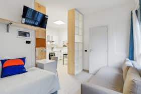 Wohnung zu mieten für 1.115 € pro Monat in Milan, Via Antonio Fogazzaro